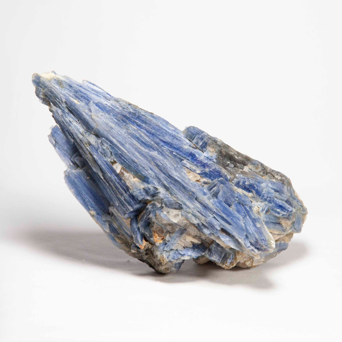 Kyanite Meaning and Properties